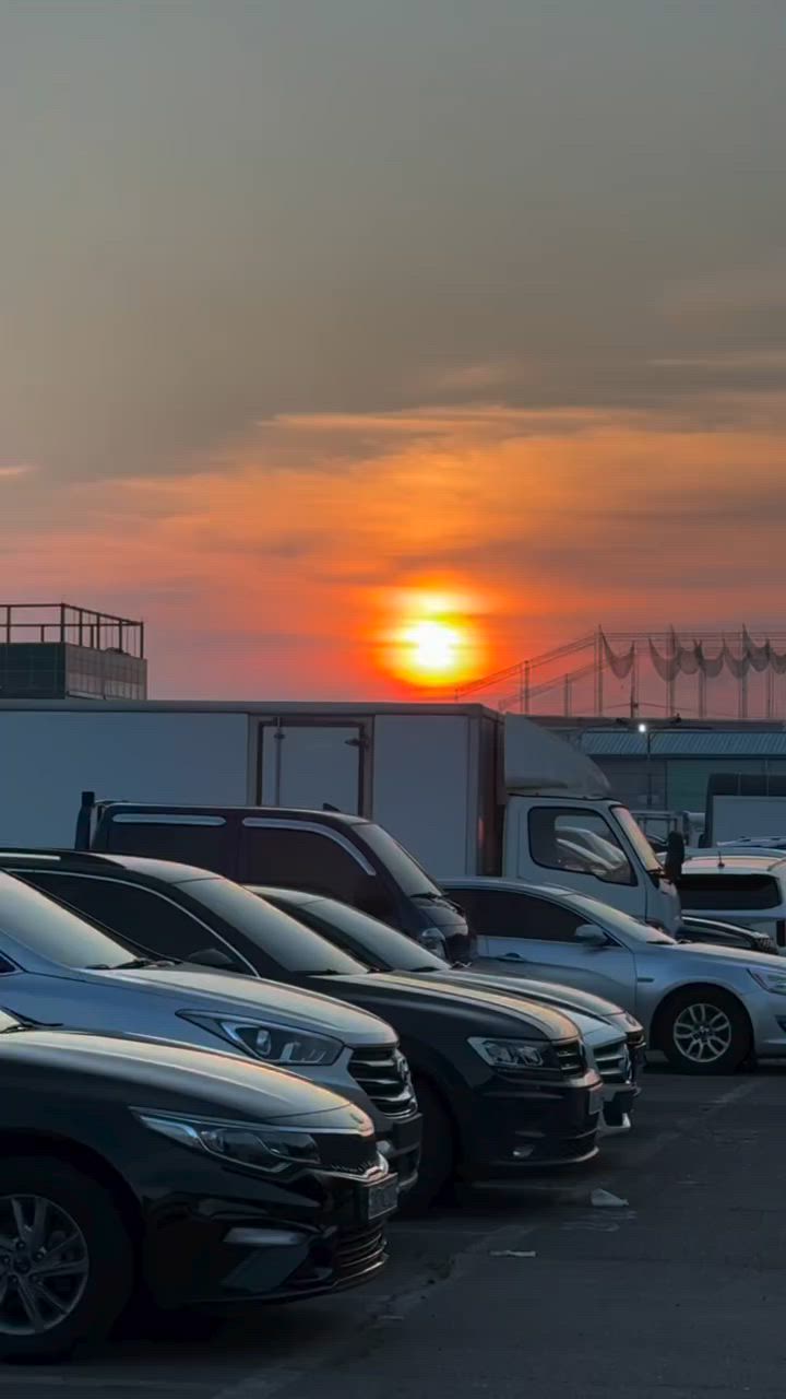 Монголд нийт 100~105 сая төгрөг

2022 оны Hyundai Staria 9 хүний суудалтай
4WD / Lounge Inspiration загвар
113,600km / Осол авааргүй
Дизель / Автомат
－ Өндөр зэрэглэлийн тоноглолтой
－ Тансаг зэрэглэлийн салонтой
－ Дотор зай багтаамж сайтай

📌 Манай давуу тал
✅ Манай компани Дундын зуучлагч буюу (Дилер) байхгүй албан ёсны солонгос компани бөгөөд бид өөрсдийн компаний машиныг таньд санал болгодог.
✅ Осол авааргүй, Ориг км-тэй машинуудыг та бүхний гар дээр найдвартайгаар хүргэдэг албан ёсны байгууллага. 
✅ Захиралууд маань өөрсдөө машинаа сонгон авчрирдаг бөгөөд осол авааргүй , сайн машинууд шилж сонгон та бүхний гарт нийлүүлдэг.
✅ Шалгарсан, найдвартай тээвэрлэлт (7-10)хоногт таны гар дээр очно☺️

📌 🇰🇷Солонгост 100% лизингээр авах боломжтой визүүд
👉 E1, E3, E4, E5, E7, E9
👉 F1, F2, F3, F5, F6, F7, F9
👉 D2, D7, D8, D9 D10
👉 A1, A2, A3

🚢 Монголруу Тээвэрлэх хугацаа
🇰🇷👉🏻🇲🇳 7-14хоног

📞 Холбоо барих
🇰🇷 010-8838-0371
🇲🇳Монгол орчуулагч: 010-6818-9391
  7266-0565

🏘️ Хаяг:
시흥시 정왕동 산기대학로 163


**إذا كنت صاحب هذا الإعلان وتريد حذفه لأي سبب، رجاءا أرسل رسالة إلى الدعم الفني**