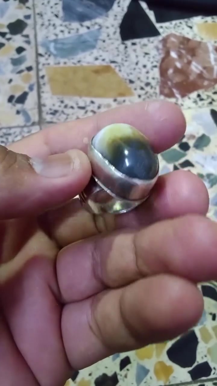 للبيع سلماني قديمه خرزء كامله معروف شغله سعر 150الف تصال ***********
