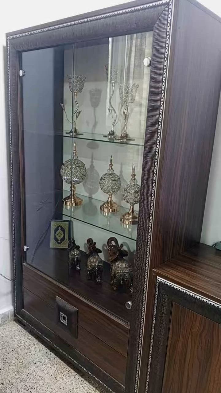 السعر ٢٥٠ وبي مجال اربع قطع ٢ فاترينى و٢ بوفيه
للتواصل خاص


**إذا كنت صاحب هذا الإعلان وتريد حذفه لأي سبب، رجاءا أرسل رسالة إلى الدعم الفني**