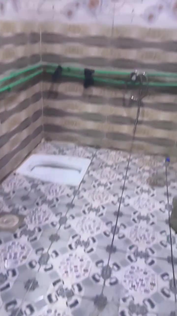 السلام عليكم 
(( شقه للايجار طابق اول درج معزول  ))
العنوان / القبلة / حي الجامعه / شارع مستشفى الطفل 
التفاصيل / صاله / غرفتين منام / مطبخ / صحيات 
للايجار مقابل ٤٥٠ الف 
يوجد كذالك منازل وشقق للايجار في كافة مناطق البصره 
للتواصل والاستفسار *********** مكتب عقارات المصطفى
