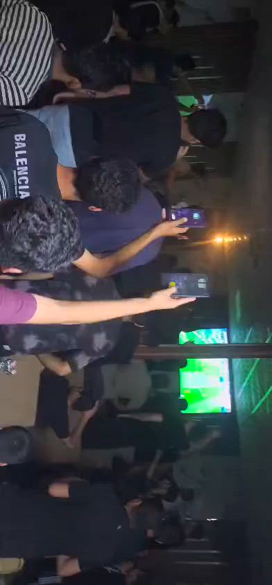 السلام عليكم 
كوفي للبيع في منطقة البلديات حي التراث موقع مميز. كوفي ارضي مساحته ٣٠٠ م ديكور حديث يحتوي ع ٣ شاشات وسستم صوت وكاميرات، عارضه ومجمده و٣ مبردات كبيرات.
نراگيل طه جدد ونراگيل خشب 
تحتوي مطبخ للعصائر والشاي ومطبخ آخر للنراگيل
تحتوي ع تخم ٢٠ قنفه
تحتوي ع ٢٠ ميز دومنه 
السعر ٣٦ مليون قابل للتفاوض 
كل التفاصيل بالفيدوات
***********
