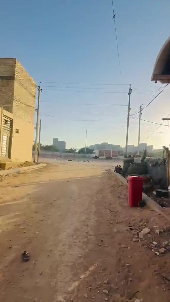 السلام عليكم 
دار 100م للبيع
طابق واحد بناء جديد 
خدمات كاملة 
تبليط مدارس سوك قريب 
موقع البيت حولي قرب شارع جامعة الكفيل 
مقابل مجمع السلام 

السعر 80

***********
