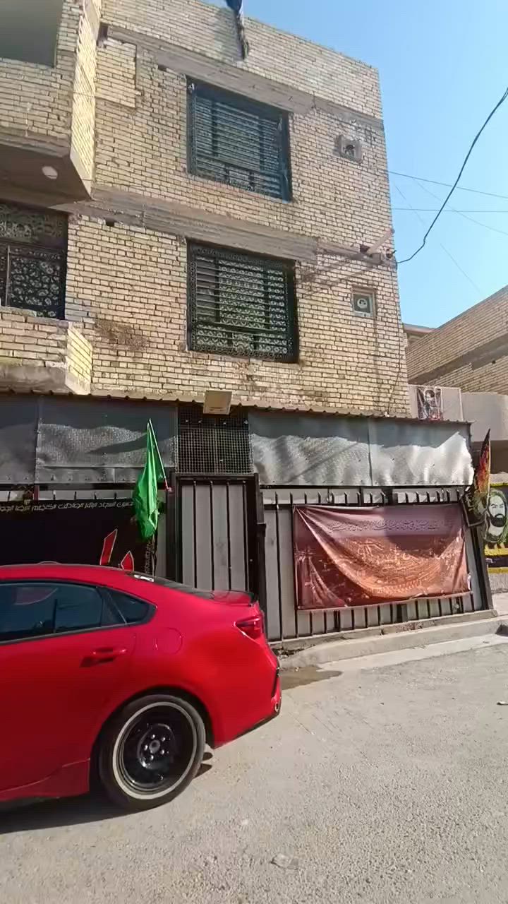 السلام عليكم توفر عندي بيت للبيع المساحه 50متر زراعي سند 25 الجبهه9/ نزال6/ البيت 3 طوابق بي غرفتين / 3 صالات /واربع حمامات/  البيت بناء حديث منطقه كامله كل الخدمات مي مجاري كهرباء تبليط عرض الفرع 10 أمتار 
موقع البيت البلديات الضباط خلف الصحفيين قرب مدرسة زين القوس منطقه حي الامير للاستفسار *********** الرد واتساب ماسنجر أو الاتصال.   حسن للعقار
