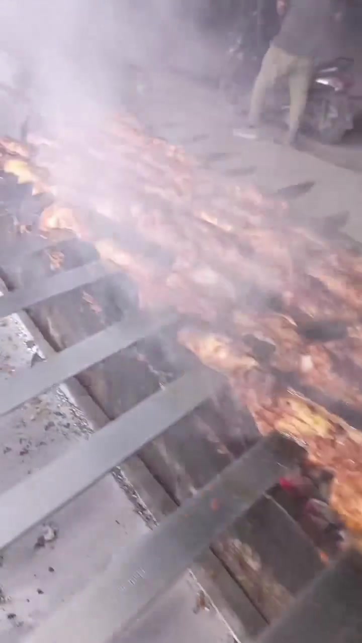 السلام عليكم
مشويات الغدير 
كباب لحم 20000
كباب دجاج تكه دجاج 14000
تكه لحم حبل ضهر 30000
العنوان البياع اشاره البياع لحوم ومطعم الغدير 
مقابل إعدادية أبو موسى العامري 
***********
***********
***********
