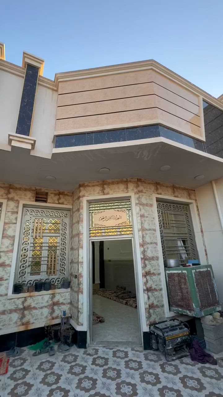 بيت للايجار
📍حي جبيل 
غرفتين نوم وصاله ومطبخ واستقبال معزول جاهز 
ب 300 
للاستفسار /***********
واتس اب فقط
