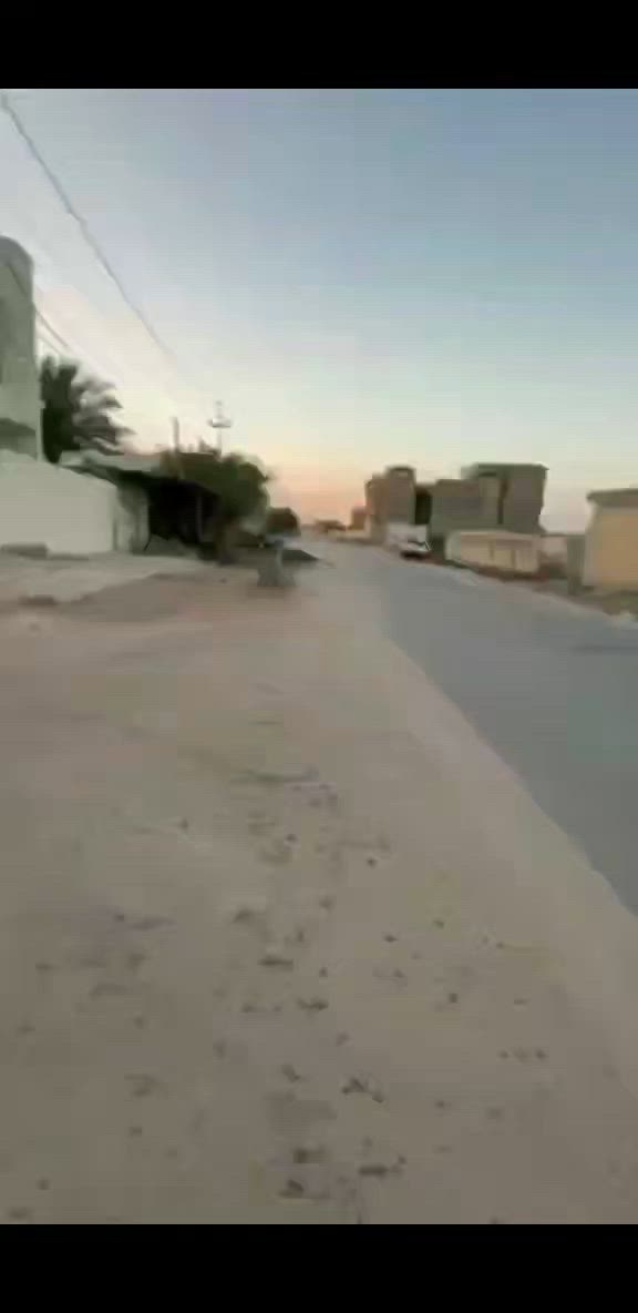 سلام عليكم ورحمة قطعه للبيع سند٢٥موقعها بزوير الغربي قرب مشروع ماء بابل مساحتها ٣٠٠ متر طابو زراعي سند ٢٥وهذا تصوير للأرض كامل ومدخل القطعه والشارع السعر ٦٥ وبيها مجال *********** رقم ***********
