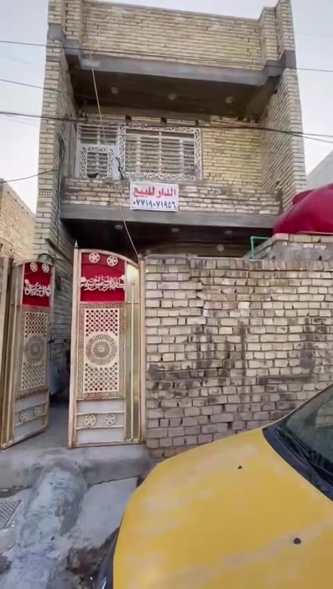 السلام عليكم بيت طابو زراعي سند 25قرار محكمه 
العنوان بغداد الشعب نهاية الفورتات ضهرمركز الدفاع المدني 
يحتوي على 3غرف نوم 
و3صحيات 
وستقابال 
ومطبخ 
بيت بناء حديث 2023كامل من كلشي نقص واجهية ومحجر  المنطقة كامل خدمات من ماء ومجاري وتبليط 
سعر 140وبي مجال 
واتساب ***********
