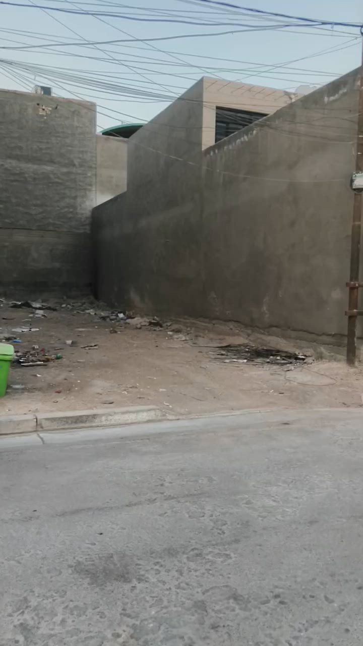قطعه للبيع 125 متر قرب مجمع النسيم
مساحه 125 واجه 6,25  والنزال 20 مكان مميز جداً ومربع راقي
السعر 340 مليون للاستفسار ***********
