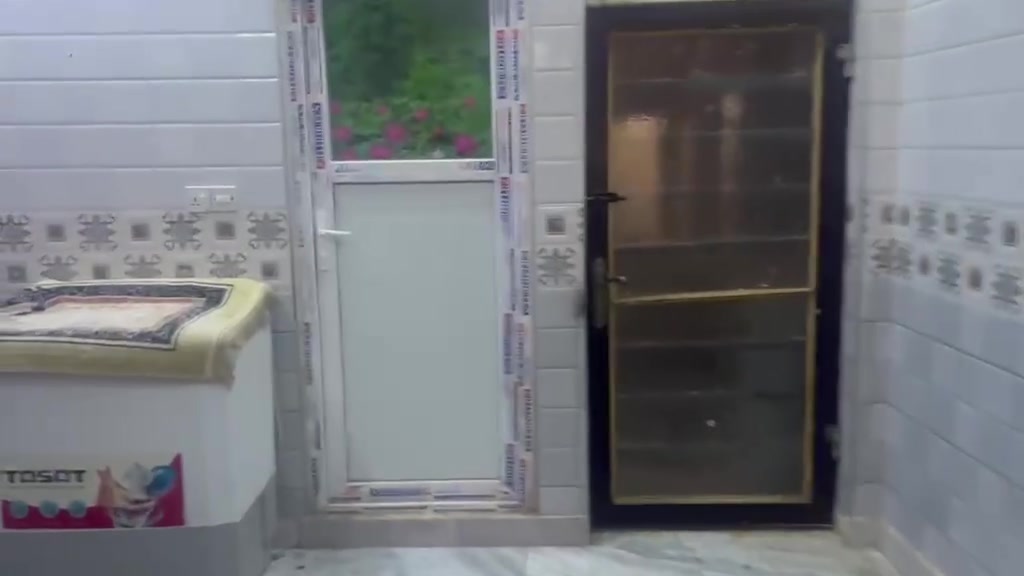 السلام عليكم 
بيت للبيع في كربلاء منطقة الشبانات بالقرب من قنطرة السلام مساحه ١٠٠ متر طابو زراعي سند ٢٥ أقرار بأسمي بناء حديث سنه ٢٠٢٤ أرضيه مرمر جدران سيراميك ديكور سقوف بناء طابوق شارع ١٠ متر للأستفسار الأتصال ***********
