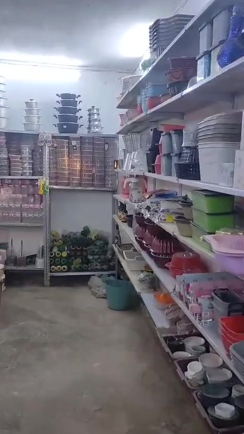سلام عليكم محل شلع للبيع يحتوي على رفوف مثل ماموضح بل صور ومولد وكامرات وشاشة المحل كامل للبيع سعره 5مليون وبي مجال مكان بغداد المعامل 🌹***********🌹

