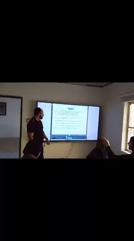 جانب من درس اللغة الإنكليزية في معهد الأمانة

ضمن الدروس العلمية المتواصلة في معهد الأمانة، قُدِّم درس اللغة الإنكليزية بإشراف الأستاذ أنمار رعد، حيث شهد الدرس تفاعلاً مميزاً من الطلبة ومتابعة دقيقة للمادة العلمية.
وتضمن الدرس شرحاً للمفردات والقواعد الأساسية، إلى جانب تدريبات عملية وأسئلة تطبيقية تهدف إلى تعزيز الفهم وتنمية المهارات اللغوية لدى الطلبة، بما يسهم في بناء قاعدة علمية رصينة تساعدهم على تحقيق التفوق والنجاح.
🌟 معهد الأمانة... بيئة تعليمية تصنع التميز وتدعم مسيرة النجاح.

👩‍💼 بإدارة مديرة جهينة سابقاً
 إيمان عبد الحسين فياض

📞 ***********

📞 ***********
