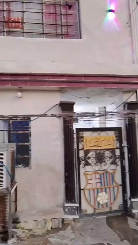 السلام عليكم
بيت ٦٠ متر قاطين للبيع
واجهه ٥ ونزال ١٢ موقع مميز منطقة ٣٠٠٠ في شارع الشبكة الرئيسي مو فرعي يتكون البيت الطابق الأرضي صاله ومطبخ وحولي مع حمام وتواليت مشترك وإضافة غرفة صغيرة 
اما الطابق الثاني حولي كبير مع غرفة نوم مثل ما موضح بالفديو 
التفاصيل والسعر على الرقم *********** او مراسله الصفحة متوفر وتساب ثائر ثائر سامي عطيه الكاظمي
