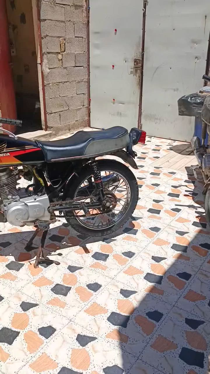 السلام عليكم دراجه للبيع بدون اوراق السعر 350 وبيه مجال بصيط عنواني حي الحسين الجديد /***********

