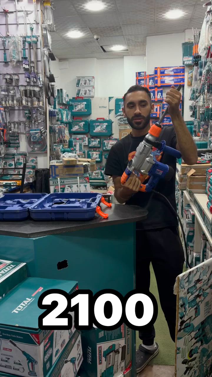 وفرنالك في شركه بدوي هلتي  1050 وات ماركه وادفو😎🔥🔥

Model⤵️
✨WRh2D26✨

* القدرة: 1050 وات
* الجهد: 220–240 فولت / 50–60 هرتز
* سرعة بدون حمل: 1100 لفة/دقيقة
* معدل الطرق: 3800 طرقة/دقيقة
* قوة الطرق: 4.5 جول
* نظام تركيب البنط: SDS Plus
* أقصى قدرة حفر:
    * خرسانة: 26 مم
    * حديد: 13 مم
    * خشب: 40 مم
* الوزن: حوالي 6 – 6.5 كجم
* أوضاع التشغيل: حفر / حفر مع طرق / تكسير خفيف
* المرفقات: 3 بنط تخريم + 2 أجنة + شنطة حمل 

وبسعر مميز جداً 💥💥

للتواصل 01028090122📱
للتواصل واتساب https://wa.me/201028090122
📍 العنوان المنصوره الحسينيه أمام سور المحطه بجوار الكنيسه 
متاح شحن لجميع المحافظات 🚛

#Total
#TOTAL
#توتال
#Tools
#عدد
#بدوي
#WADFOW
#كمبروسر


**إذا كنت صاحب هذا الإعلان وتريد حذفه لأي سبب، رجاءا أرسل رسالة إلى الدعم الفني**