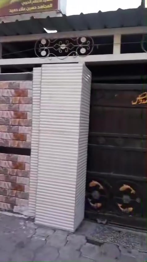 دار ٢٠٠ متر الشهداء الاولى قرب اسواق الشهد
غرفه واستقبال وصاله وهول ومطبخ وصحيات داخل البيت وخارجه وكراج سيارتين وفوك غرفتين وصاله ومطبخ وصحيات والبناء مال نهايه الثماننيات ومجدد بالكامل 
وباسمي  للاستفسار الاتصال على الرقم ***********
