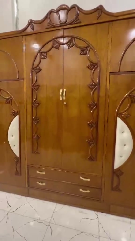 السلام عليكم غرفه مستخدمه سعر 650 عنوان واسط العزيزيه شارع التربيه يوجد واتساب ***********
