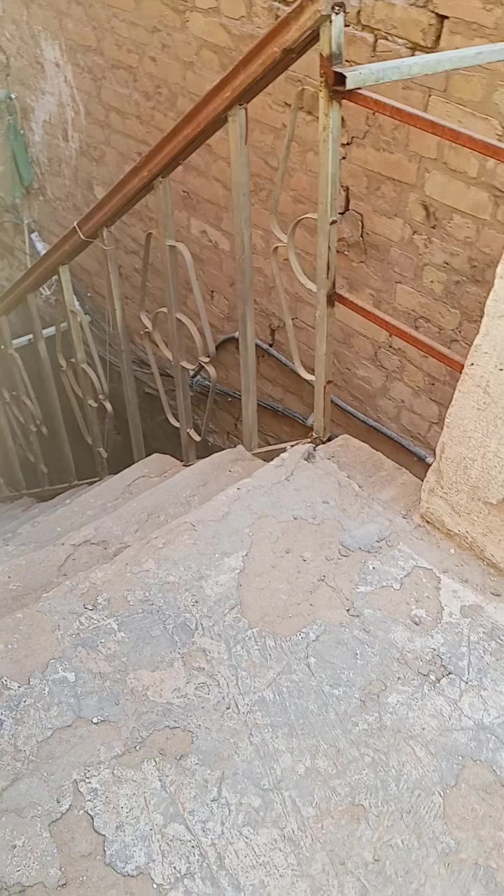 شقه للايجار 
الموقع الحبوبي 
قرب مدرسة امنه 
تحتوي على 
غرفتين وصاله واستقبال ومطبخ وصحيات وطارمه 
الدرج معزول 
***********

