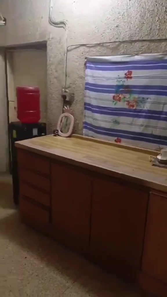 للبيع 📌 

بيت طابو صرف 80 متر واجهة 4 نزال 20  ينباع بسعر كاع صالح للسكن بس بناء قديم الزعفرانية شارع المعهد  
***********
الفيدوات موجودة اسفل المنشور وبعد غرفة ومخزن وطرمة
