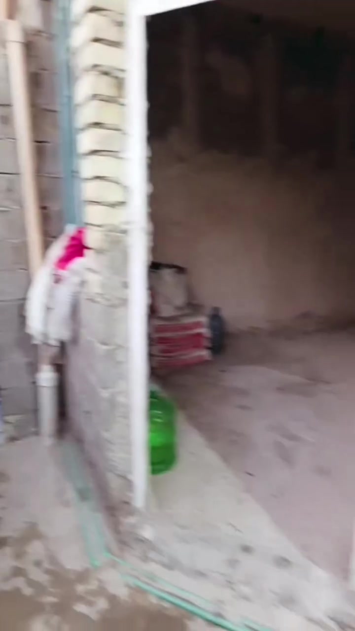 سلام عليكم بيت بغداد الشعب بل جمعيات وره السده افرعين بيت 125 متر بيت قبل سنه مبني بناء حديث يحتوي علا غرفتين وصاله وستقبال ومطبخ وملحقاتهن السعر 65 وبي مجال ملاحضه عندي الستقبال ول مطبخ مكاملات بس موادهن موجوده رقم الهاتف ‏‪***********‬‏
