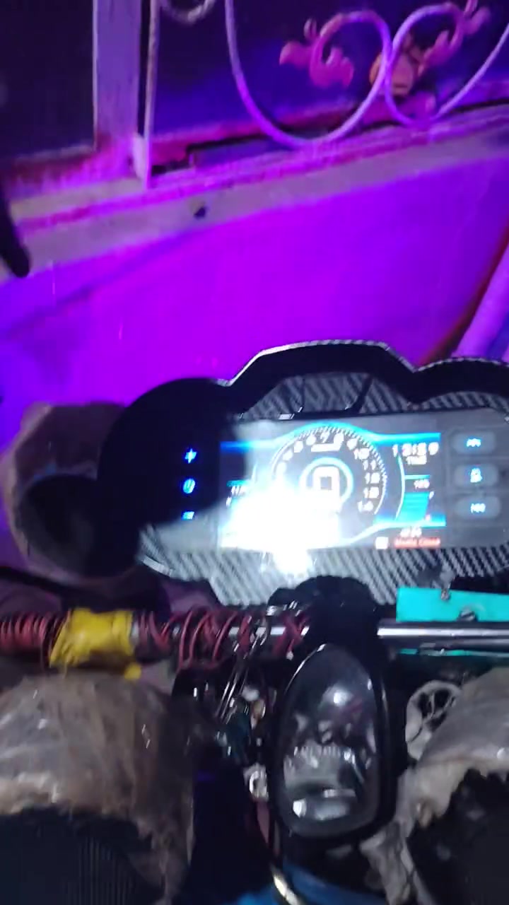 السلام عليكم
تايكر للبيع دراجه جديده 

السعر 650 بيها مجال شي قليل 

مكلف بالنشر رقم 📱 صاحبها *********** بي واتساب ديالئ خان بني سعد
