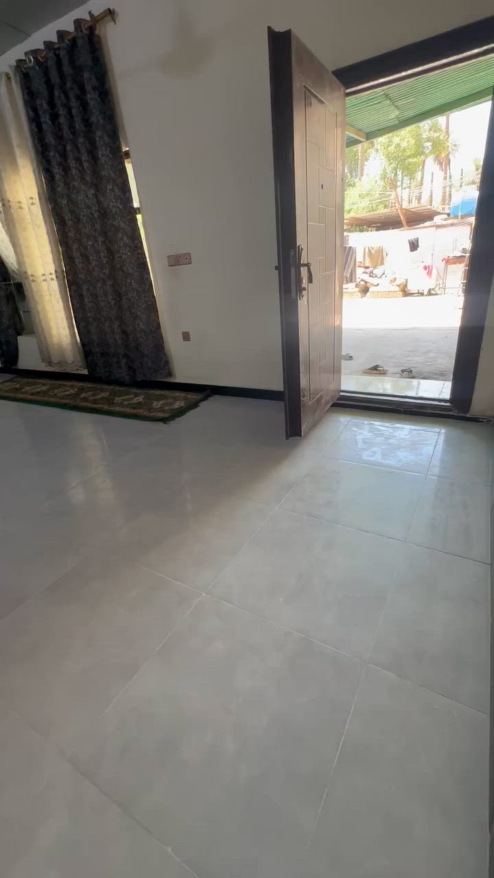 سلام عليكم بيت مساحه 250متر مكانه بغداد دوره شارع مول لكوخ يحتوي عل ستقبال   ارضيه بورسلين لبيت كله    وغرف نوم 2ومطبخ وصاله وصحيات داخليه وخارجيه وكراج اي ستفسار ***********
