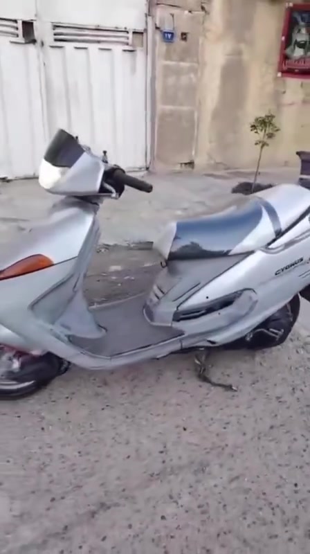 فراشه ام شوارب سرعه 100 ياباني ام البليته
 مكينه 3 احرف
مكينه بلاديه شرط شلعه ومعدل 
كابريتر  بلادي
سلف بلادي 
كفرات بلاديات 
كهربائيات كلهه شغاله كيج سرعه وكيج بنزين شغال
 اشاير يمنه ويسره لايت هورن 
استان صفح كهربائي بلادي 
قفل استيرين وقفل جنطه اوراقه اصوليه المنفيس موجود + مكاتبه 
دراجه ياباني وبالعافيه علياخذه 
العنوان بغداد العبيدي حي الرئاسه قرب جامع الامام علي ع 
للاتصال *********** وات ساب
