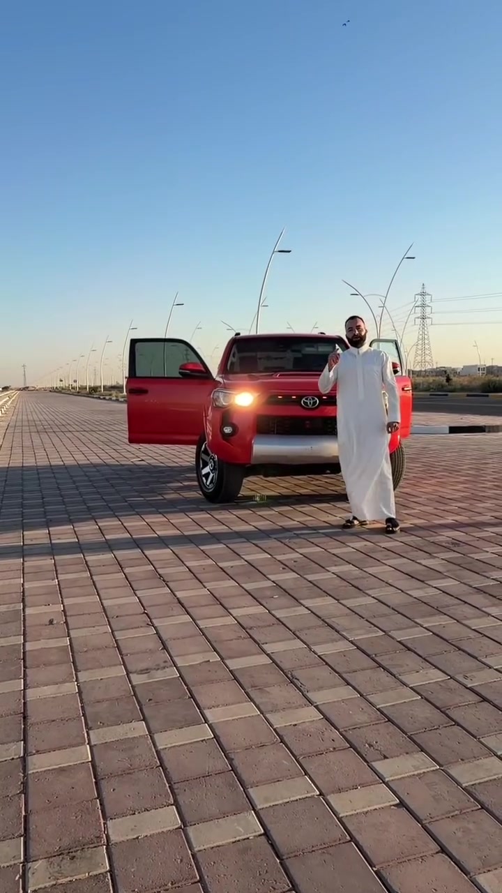 تويوتا 4Runner TRD Off-Road موديل 2024،
بدون رقم تترقم جميع المحافضات 
حادث السياره جاملغ وبنيد صبغ وباب خلف السايق بارد 
 .
* القوة: 270 حصان.
* عزم الدوران: 278 رطل-قدم (حوالي 377 نيوتن.متر).
* ناقل الحركة: أوتوماتيك 5 سرعات.
* نظام الدفع: دفع رباعي (4WD) مع علبة تحويل للسرعات الثقيلة (Low Range).
* سعة السحب: حتى 5,000 رطل (حوالي 2,268 كجم). 

أهم مميزاتها

* قفل دفرنس خلفي إلكتروني (Rear Locker).
* نظام Crawl Control للمشي البطيء على التضاريس الصعبة.
* نظام Multi-Terrain Select لاختيار نوع الأرض (رمل، طين، صخور…).
* نظام A-TRAC لتحسين التماسك على الطرق الوعرة.
* نظام المساعدة عند النزول من المنحدرات (DAC).
* خلوص أرضي مرتفع يقارب 24.4 سم.
* زوايا دخول وخروج ممتازة تجعلها قوية في التطعيس والجبال. 

التجهيزات الداخلية
فتحت سقف 
* شاشة لمس 8 بوصات.
* دعم Apple CarPlay وAndroid Auto.
* كاميرا خلفية.
* تشغيل ذكي (Smart Key) وزر تشغيل.
* مقعد السائق كهربائي.
* نظام صوت بـ 8 سماعات.
* مثبت سرعة راداري وأنظمة أمان تويوتا (Toyota Safety Sense). 
مكان السياره سامراء 
#هاتف*********** #عمان_الأردن_لبنان_فلسطين_تونس_مصر #اربيل_كربلاء_النجف_ميسان_كركوك_ذي_قار_سليمانية_دهوك_الموصل_فاشن_مودل_العراق #سامراء_مدينتي❤️ #اربيل_العراق_كوردستان
