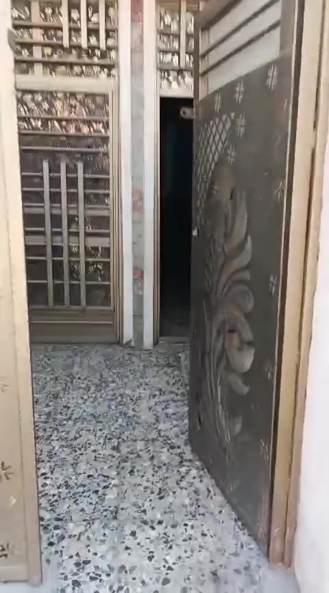 السلام عليكم  بيت 100 متر واقع حال الزعفراني الشيشان بيت مابي اي نقص السعر 40 ***********
