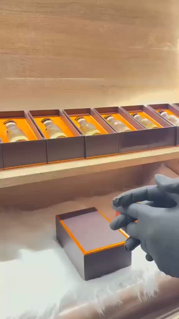 عطور مركزة بفوحان وثبات عالي