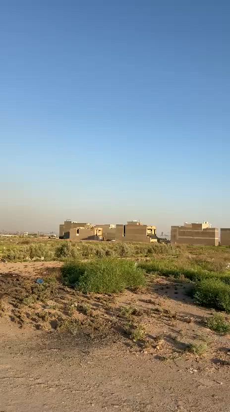 السلام عليكم قطعه ارضى البيع مربع الذهبي مساحه 125 متر واجه 6 وربع وإنزال 20 جاهز من صحبها مباشرة رقم العقار 11817سعرها 88 مع المجال الاتصال ***********
