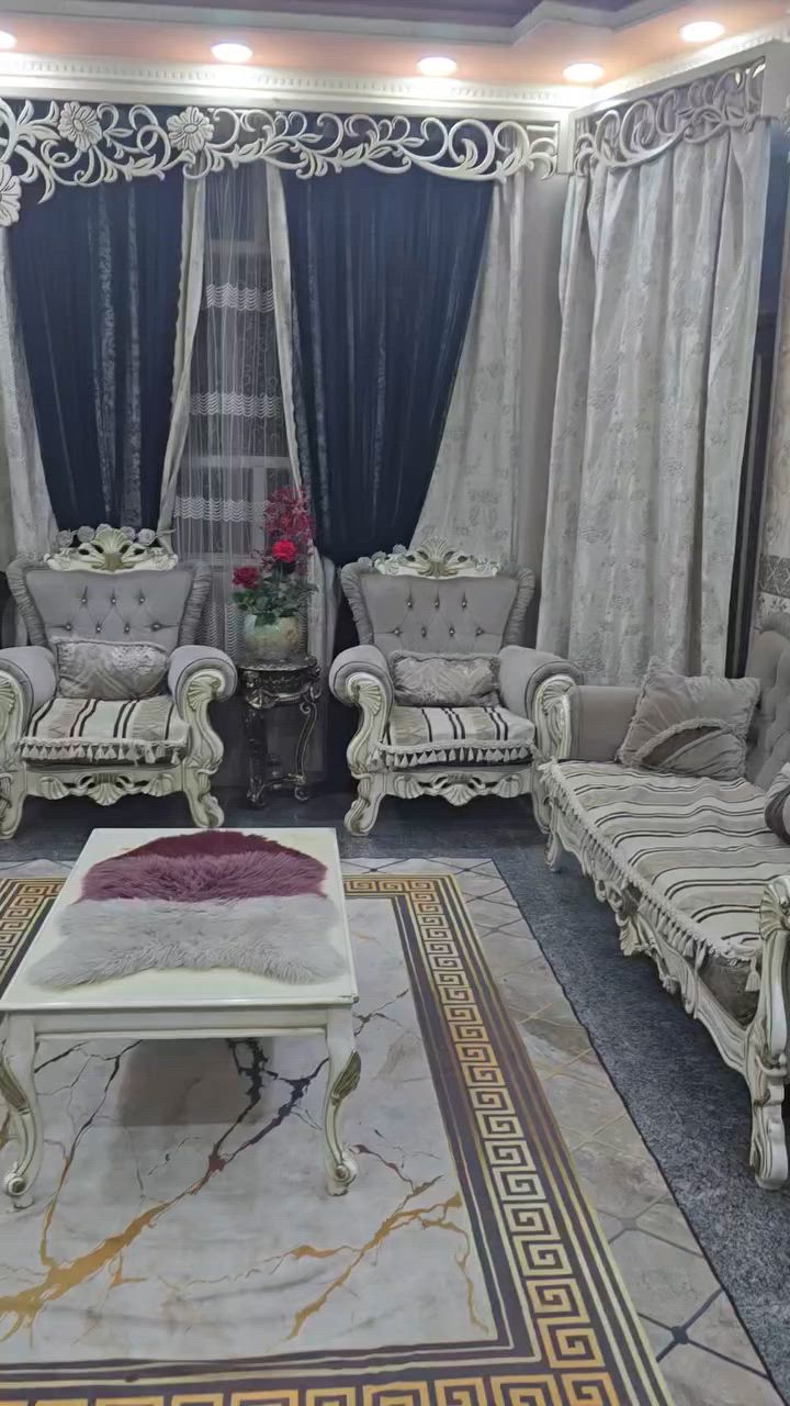 السلام عليكم
بيتي عارضه للبيع بكربلاء بحي الرمضان قرب جامعة السبطين و جامعة كربلاء القديمه ب اول فرع مساحتة 128 متر مربع واجهته 8.5 متر . بناء حديث كونكريت مسلح ارضيته گرانيت واجهيته حجر و البيت عباره عن طابقين ، الطابق الارضي مثل متشوفون طارمه و استقبال و مطبخ و صاله و حمامات خارجيه و داخليه و غرفة نوم صغيره و 2 منور ، و الطابق الثاني غرفتين نوم و صاله و صحيات + مخزن صغير بالسطح . 
اللي مهتم ويحب يستفسر اكثر  يتواصل عالرقم او واتساب   ***********
