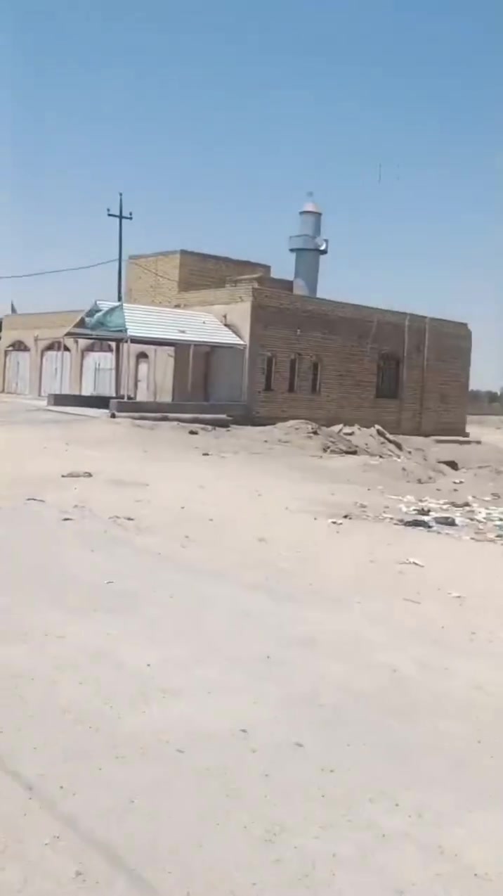 السلام عليكم قطعه للبيع مساحه 200م 
طريق سوق الشيوخ فضليه منطقة حي العرب 
قريب للفضليه 
كل الخدمات متوفرة 
قريبه للشارع العام 
ترهم نقد واقصاد 
وسعرها مناسب 
للاستفسار اتصال 
*********** مكتب الباقر للعقار
