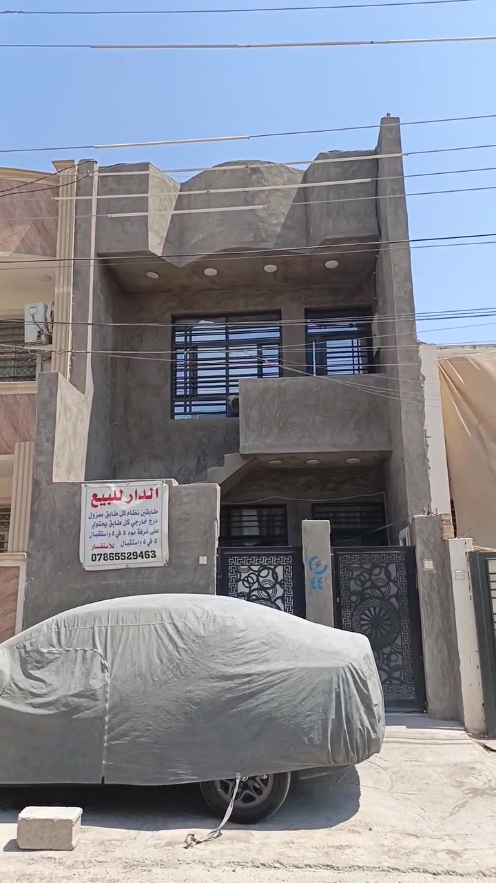 السلام عليكم بيت مساحه 100متر الواجهه 5 نزال 20 بمجمع ارض النخيل الزراعي الأول بمنطقه هور رجب أفضل مجمع حاليا من حيث الماء والكهرباء والتبليط شارع عريض 12متر نظام طابقين كل طابق وحد درج وبابين خارجي يحتوي على البيت على غرفتين مساحة 5*5 وغرفه الخلفيه 5*4.5 ومطبخ هوه حولي كله سيراميك مساحه 4*4.5 كامل نواقص بسيطه حمامات نظام غربي عدد 2 للاستفسار واتساب ***********
