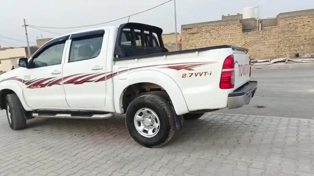 مرخصت الادمن فورويل للبيع موديل 2014 سياره خير من الله كير محرك مكفولات تخم تاير جديد  تبريد ويه سويج كير او تماتيك رقم نكليزي بسمنه مشروع وطني السعر وبيه مجال 200/***********
