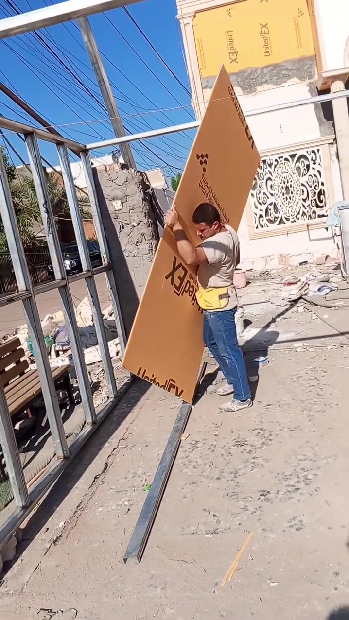 صباغ بيوت.🏠🏚️🏡🏤    حاليآ متفرغ 
صبغ وتصليح الجدران وترميم الدور .تفليش ارضيات 
شغل نظيف واسعار مناسبه  🌹🌹    نعمل بكل مناطق بغداد..
 للأستفسار‏‪***********‬‏

