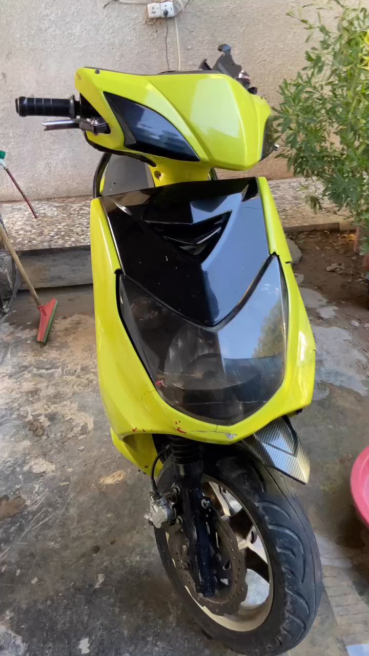 ‏؛
سلام عليكم 
دراجه سكنس فحل طلاعات 
دراجه نوزل 
نوزل رياضي 
سلف رياضي 
جاملغ رياضي 
قبق فلاوين رياضي 
تجوه 
!!!!دراجه تأخرت عليها بدهن و كامت طلع دخان شويه 
بس دراجه شغاله 
بيع أو مراوس بسكنس ونطي فرق عادي 
مكاني بغداد
نقصها دشبول و كلوب طافي دكمه 
***********
