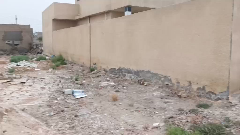 ٣٠٠ متر طابو صرف سيف سعد منطقة سكنية قريبة جدا على المدارس ٤٥ وبيهة مجال سند ابو الفسفورة ***********
