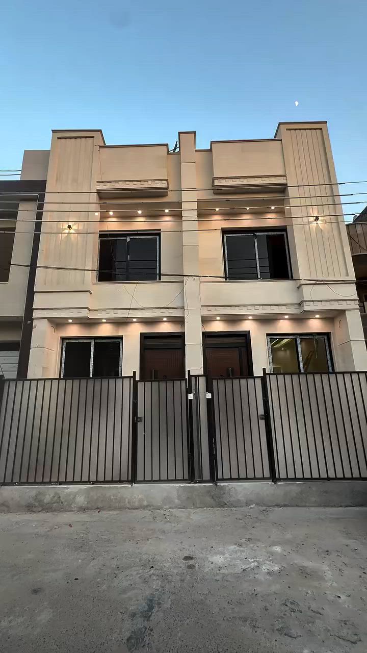 🏡 فرصة مميزة للبيع
المساحه 50 م الواجهه 4 م 
الموقع :السيديه -مربع التصنيع

بيت سكني للبيع بموقع ممتاز، مناسب للسكن العائلي أو للاستثمار.

✅ موقع هادئ ومخدوم بالكامل
✅ قريب من الأسواق والمدارس والخدمات
✅ تصميم عملي ومساحات مريحة
✅ سند أصولي وجاهز للنقل

البيت بحالة جيدة وجاهز للسكن مباشرة، فرصة لا تعوض للراغبين بالتملك.

📞 للاستفسار والمعاينة:
العقاري ديار الربيعي 
رقم الهاتف: ***********

السعر قابل للتفاوض
