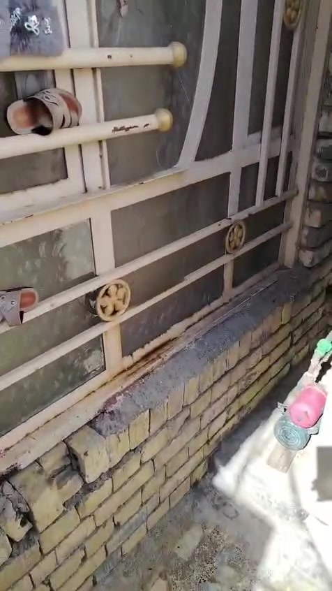 السلام عليكم بيت زراعي للبيع مساحه ٥٠ متر مثل ما موضح بتصوير ستقبال مطبخ منور حمام تواليت غرفه بيتونه لبت تسليح طابوق شتايكر سطح كله كاشي وسيراميك المنطقه تبليط مجاري مي كهرباء جاهزه من كلشي عنوان الشعب الجمعيات خلف السده السعر ٥٨ وقابل لتفاوض اي ستفسار الاتصال على الرقم ***********
