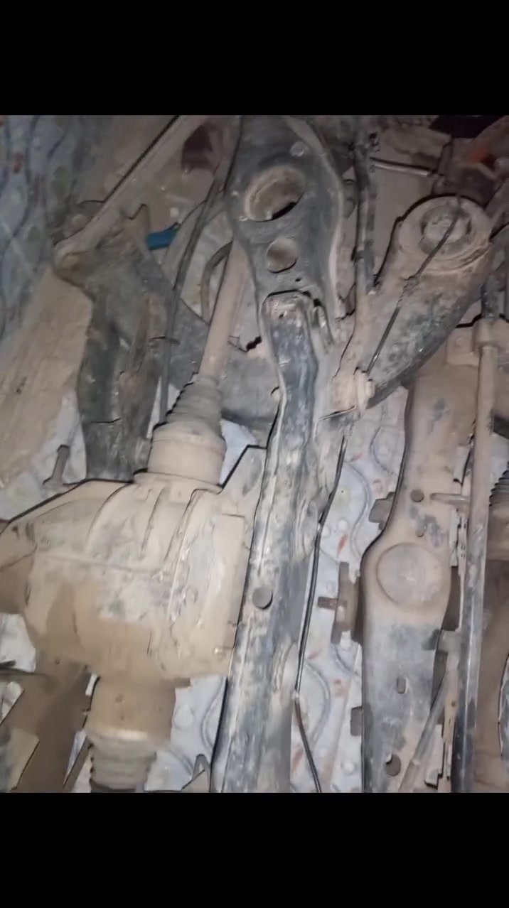السلام عليكم عندي عربايه مراوح وجير خمس فيش عربايه من 11 ما فوق بصره القبله سوق الكبير ***********
