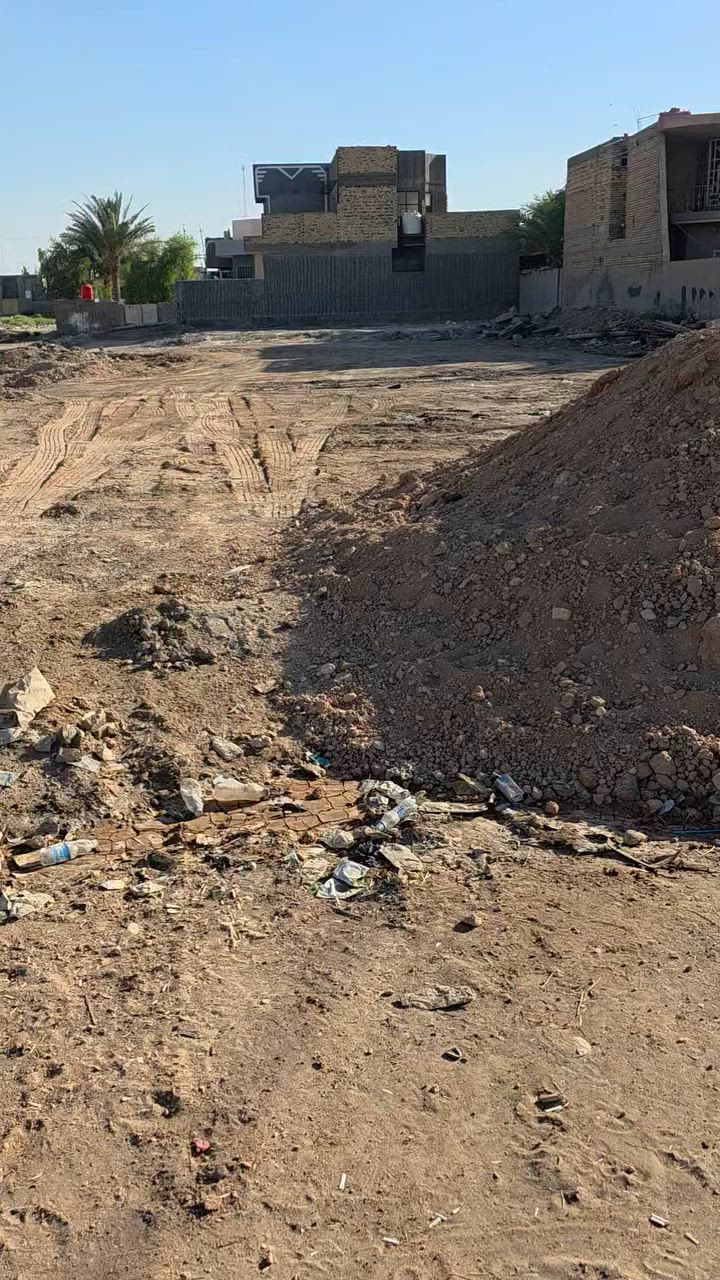 السلام عليكم اخوانى قطعه البيع مساحه 800م واجهه20ونزال40 .  قطعة تجاري ركن الاستفسار على ***********
