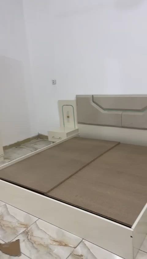 للبيع سرير مزدوج مع 2 كوميدينو جانبية (نفس الموديل اللي بالصورة ⁠image.png⁠ وبيهن إضاءة مدمجة). الأثاث جديد أصلًا ونظيف جداً.
💰 السعر: 150,000 دينار وقابل للتفاوض البسيط.


**إذا كنت صاحب هذا الإعلان وتريد حذفه لأي سبب، رجاءا أرسل رسالة إلى الدعم الفني**