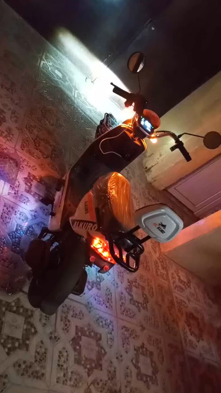 السلام عليكم مطور 🛵شحن للبيع
مواصفات المطور
1. 3️⃣ سرع 
2. تشغيل عن بعد 
3. مثبت سرعه ⚠️
4. نشرات ضوئيه بل لايت وبل أسفل 
5. سرعته توصل 40 🚦حقيقي 
6. 4️⃣ بطاريات ⚡
الاسعر 💸 300 الف
للتواصل 📱***********

