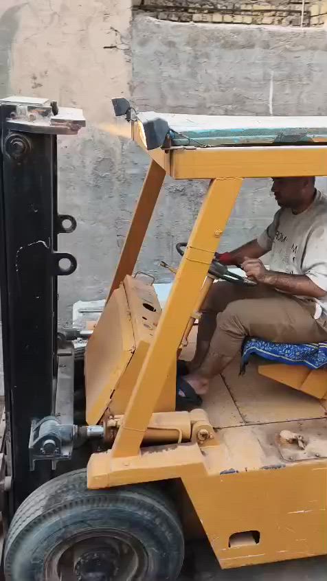 للبيع رافعه شوكيه 3ونص طن نوع تي سي ام شغاله وجهازه من محرك وكير ومضغه منفيست نجف رقم اسود السعر 30ورقه وبيه مجال موبايل ***********
