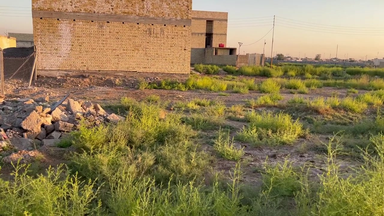 السلام عليكم عندي كاع ٤٠٠ متر منطقه بوب الشام حي السلام الخدمات كلها متوفرة مي وكهرباء وتبليط موجود وقريبه عشارع العام وبناء وكلشي متوفر اي ستفسار اتصل على الرقم ***********
