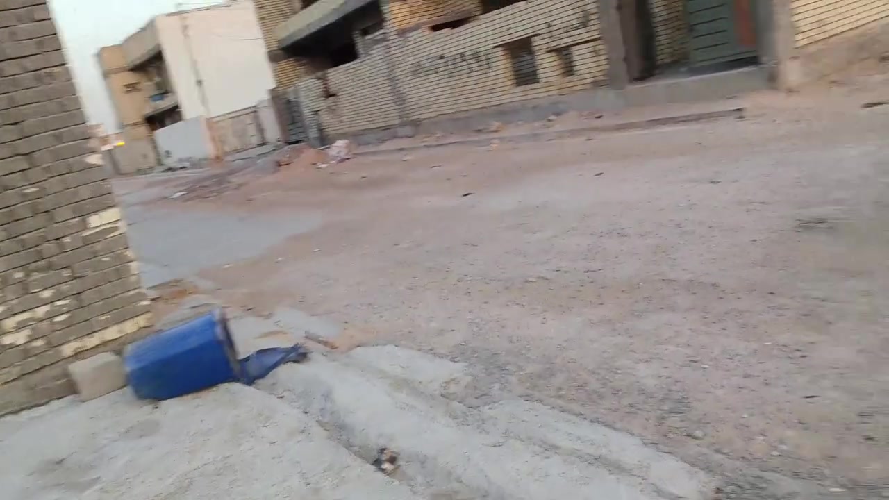 السلام عليكم هيكل للبيع مساحه 100 متر واجهه 10 ونزال 10 اربع غرفه نوم واستقبال ومطبخ وصاله وثالث حمامات على شارع 10 الاتصال على الرقم ***********
