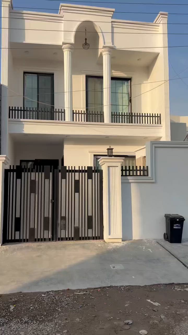 مشتمل للبيع في حي الجبيرية الثانية، المساحة 125 متر مربع. يحتوي على أربع غرف نوم،  البيتونة طابق الثالث. الشارع 10 متر . للاستفسار، يرجى مراسلة الصفحة أو الاتصال على الأرقام الموجودة في الصفحة
‏***********
انس الجرملي للعقار
