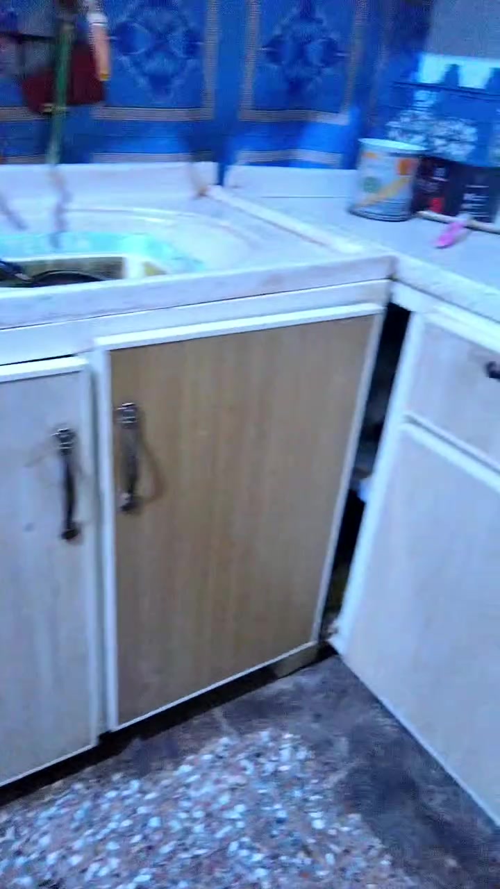 هذا الكاونتر للبيع اللي يريده يتصل المكان نجف *********** حي الميلاد
