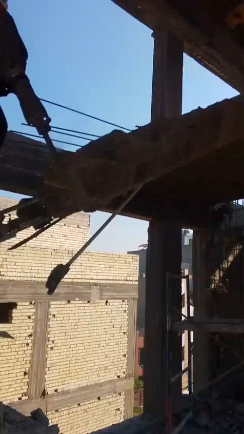 السلام عليكم يوجد لدينا كادر تفليش البيوت وقلع الاراضي و قص الرباطات وحفر جرف وقطع البيوت كافة أنواع تفليش با نسب السعار بغداد فقط ***********
