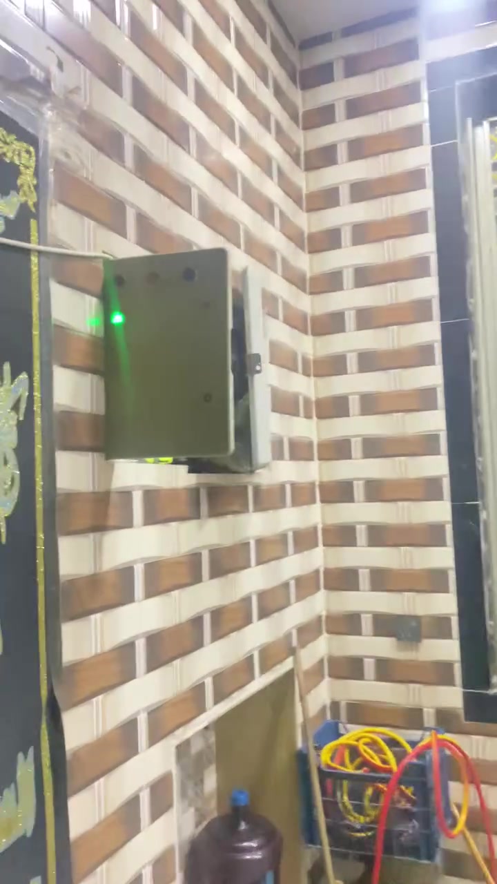 السلام عليكم بيت 🏠
بغداد مدينه الصدر قطاع ٧٥
المساحه ١٤٤ متر 
بناء دراجه أولى حديث ٢٠٢٥
محتويات البيت 
استقبال - حمام خارجي -مطبخ بار -مطبخ حار - حمام داخلي - غرفه نوم - غرفه نوم مع منور خلف الغرفه - صاله كبيره - الطابق الثاني - غرفه نوم عدد ٢ وحمام -سطح استيكر-ملاحظه الغرف الطابق الثاني نقصهم بس كاشي وبيبان 
السعر ٢٢٥ وبي مجال 
الاستفسار : ***********
